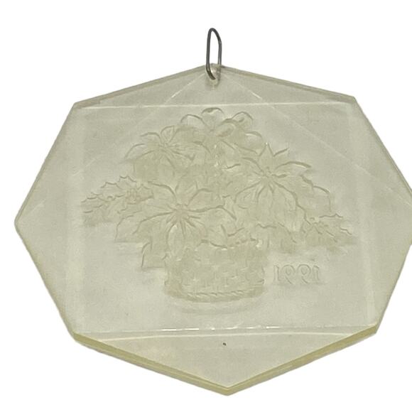 1991 Poinsettia Acrylic Etched Holiday Treasures Collectors’ Christmas Ornament - Picture 4 of 10